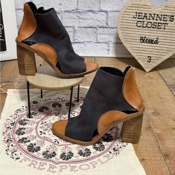 Free People Phoenix Heel Leather Heeled Booties gray/tan 41